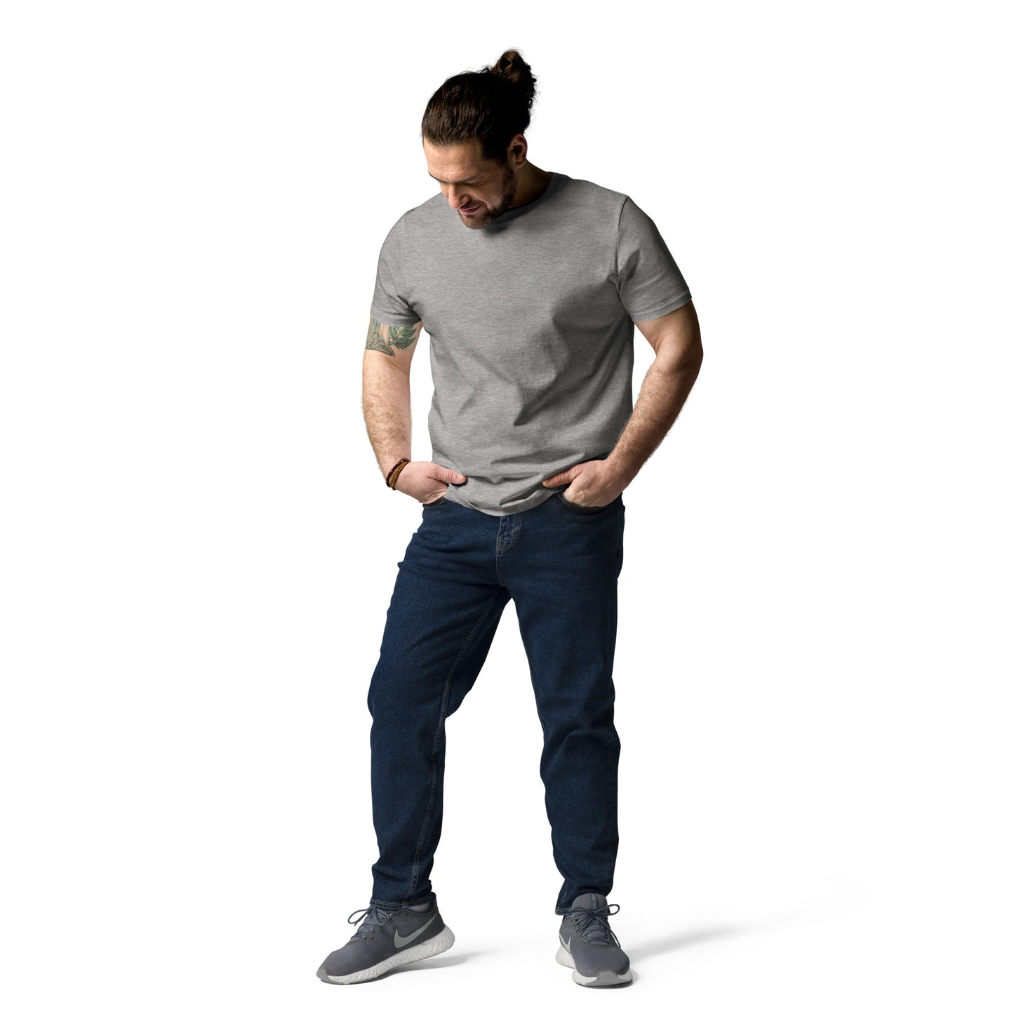 Front view of a male model wearing the eco-friendly grey Novapuro organic cotton t-shirt.