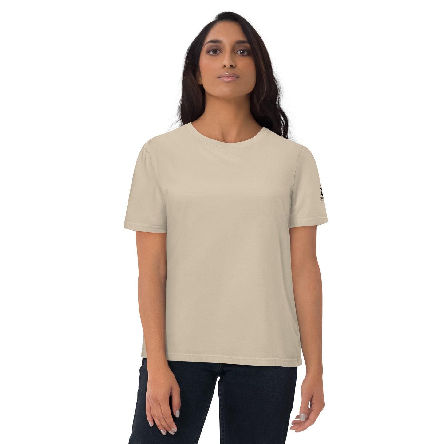 Front view of a woman wearing the minimalist sand-colored organic cotton eco t-shirt from the Novapuro x Jarno Virtanen collection.
