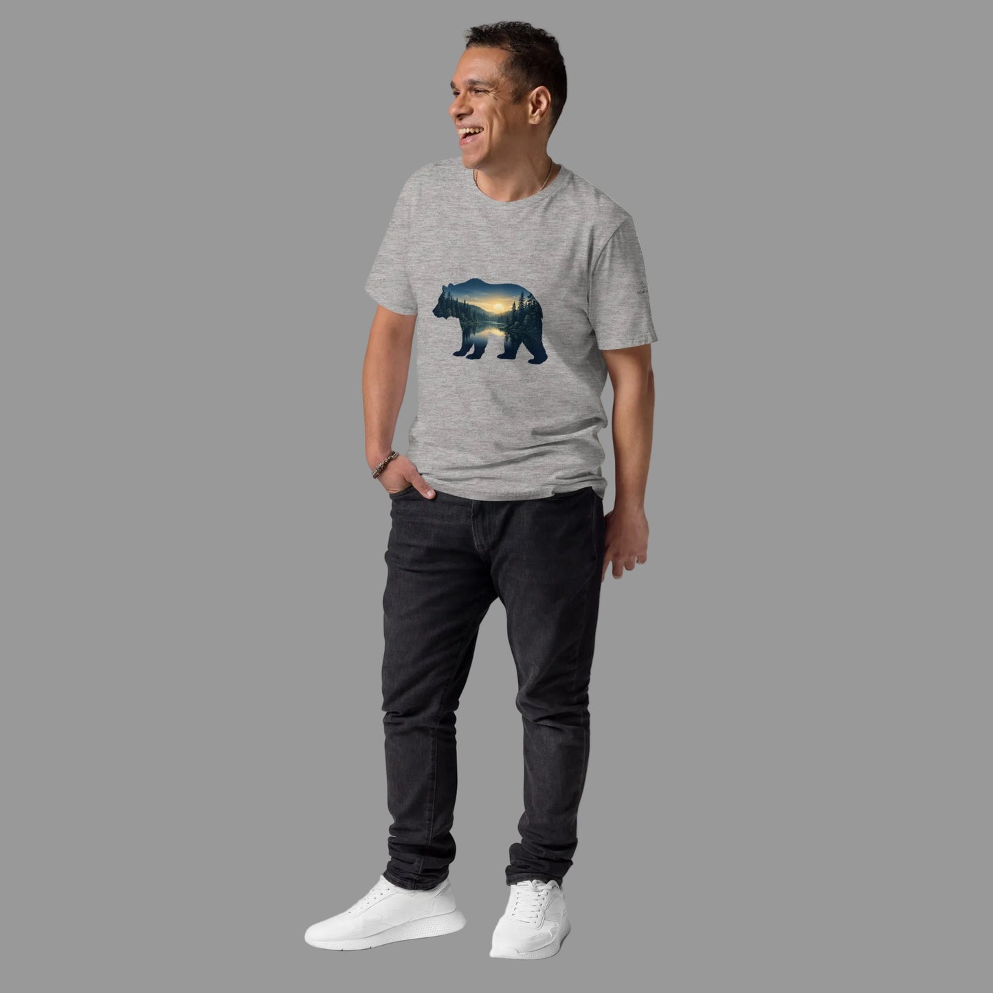 A person wearing a grey eco-friendly organic cotton t-shirt featuring a Nordic midnight sun bear silhouette design by Novapuro.