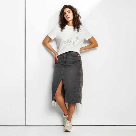 A woman modeling the Novapuro women's organic cotton eco t-shirt, featuring a minimalist continuous line art illustration of an Arctic fox on a light background.